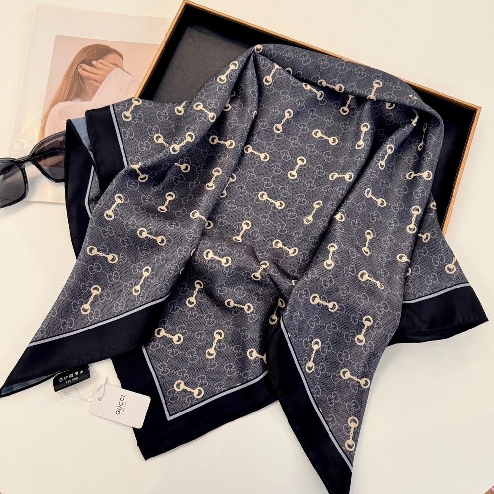 Black and Gray Women's Scarf